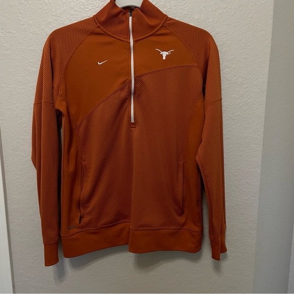 Nike Sweaters - Nike pullover M